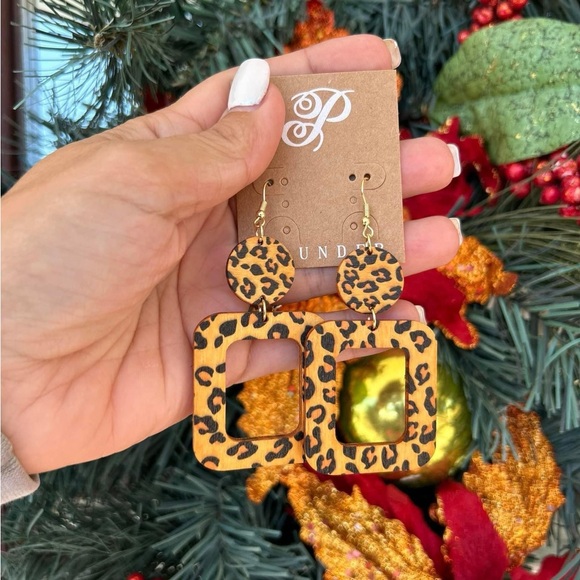 NEW Clarissa Earrings 🐆 - Picture 6 of 6